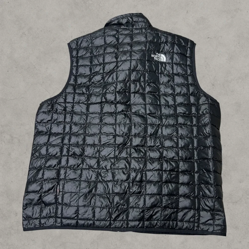 The North Face ThermoBall Eco Vest Men XL Black Quilted Puffer Lightweight B30